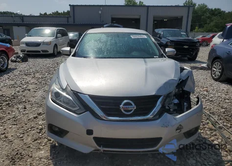 2017 Nissan Altima 2.5 z USA, uszkodzony, nr VIN 1N4AL3AP7HC254457